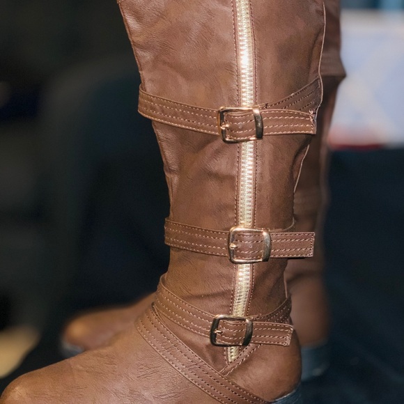 Boots - Picture 4 of 6